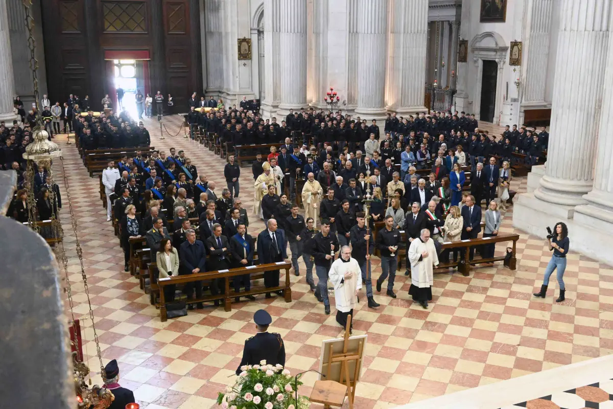 La messa celebrata dal vescovo per il patrono della Polizia San Michele Arcangelo