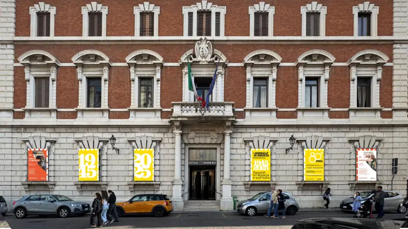 La mostra è ospitata a palazzo Negroboni, sede di Intesa Sanpaolo per il Sociale, in piazza Paolo VI a Brescia © www.giornaledibrescia.it
