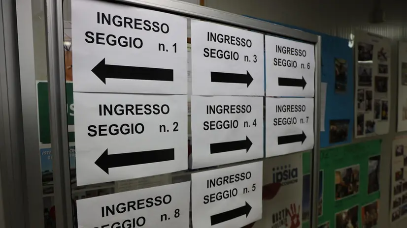Operazioni di voto in un seggio ad Ancona, 28 settembre 2025. ANSA/GIANLUIGI BASILIETTI
