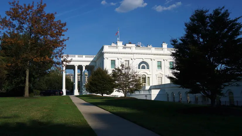 epa12391067 The White House in Washington, DC, USA, 19 September 2025. US President Trump has spoken to President XI of China earlier today to discuss the future of social media platform Tik Tok. EPA/WILL OLIVER