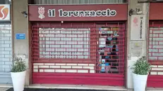 «Il Lorenzaccio» con la serranda abbassata - © www.giornaledibrescia.it
