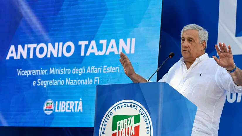 L'intervento conclusivo del leader di Forza Italia Antonio Tajani alla festa di Forza Italia " Liberta' " a Telese Terme (Benevento) 28 settembre 2025. ANSA / CIRO FUSCO