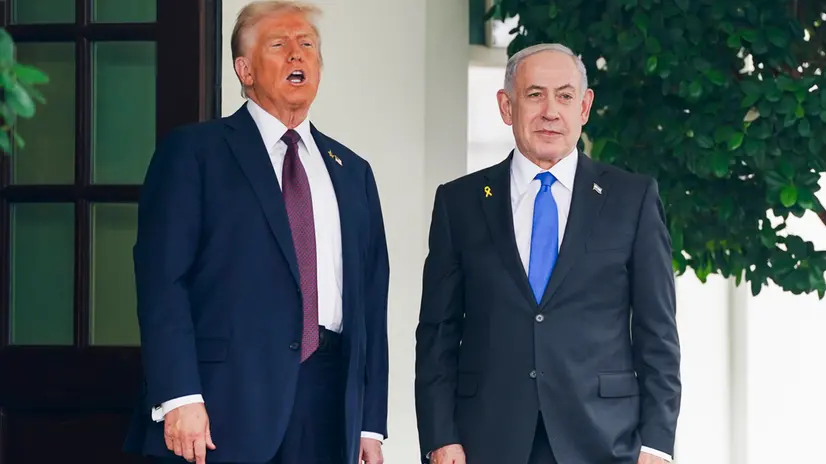 epa12414922 US President Donald Trump (L) greets Prime Minister of Israel Benjamin Netanyahu (R) as he arrives at the West Wing of the White House in Washington, DC, USA, 29 September 2025. President Trump and Prime Minister Netanyahu are due to meet in the Oval Office to discuss the peace process in Gaza and then participate in a joint press conference. EPA/WILL OLIVER / POOL