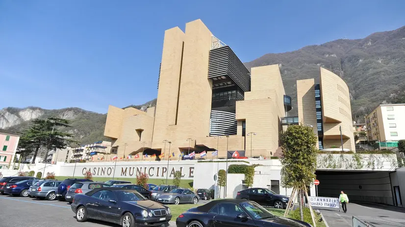 Una veduta esterna del Casino' di Campione d'Italia (Como), 27 luglio 2018. ANSA/FABRIZIO CUSA