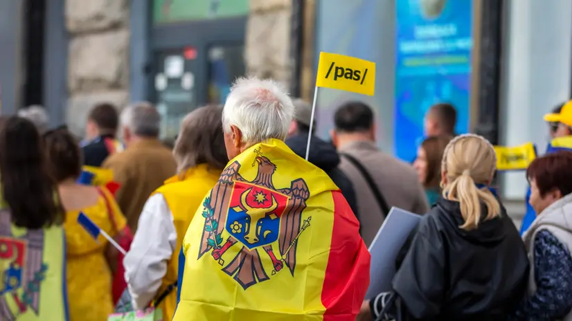 epa12408455 Supporters of PAS party attend a march to support the voting process at parliamentary elections in downtown Chisinau, Moldova, 26 September 2025. Moldova will hold parliamentary elections on 28 September 2025. EPA/DUMITRU DORU