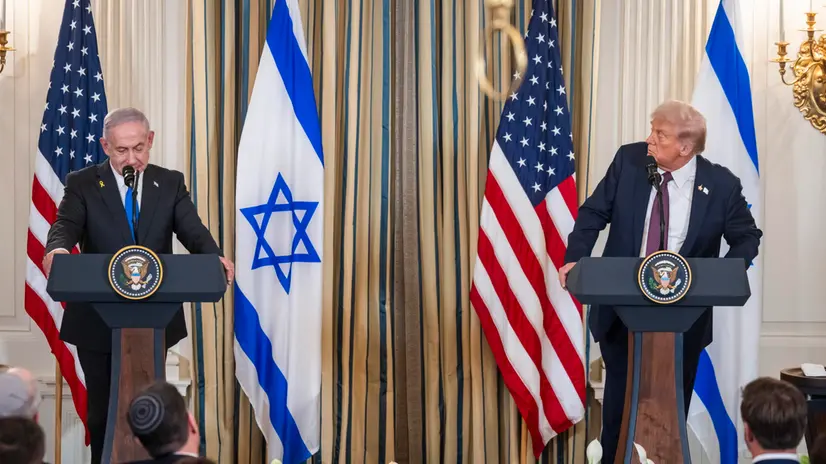 epa12415270 US President Donald Trump (R) and Israeli Prime Minister Benjamin Netanyahu (L) speak at a press conference in the State Dining Room of the White House in Washington, DC, USA, 29 September 2025. In their meeting, Trump pressed Netanyahu to accept a peace deal to end Israel's on-going war in Gaza, and for Hamas to free their remaining hostages. EPA/JIM LO SCALZO / POOL