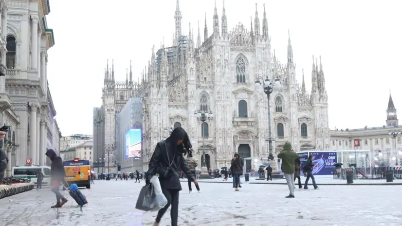 Bad weather and cold in Milan, 14 February 2025. ANSA/SALMOIRAGO