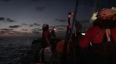 La Life Support di Emergency, che sta accompagnando la Global Sumud Flotilla in navigazione in acque internazionali con il ruolo di nave osservatrice e di supporto medico e logistico, prima dell'alba ha prestato soccorso a una delle barche della flotta, la Johnny M, per una avaria non risolvibile in mare, 29 settembre 2025. ANSA/US EMEGERCY +++USARE SOLO PER ILLUSTRARE OGGI LA NOTIZIA INDICATA NEL TITOLO - NON ARCHIVIARE - NON VENDERE - NON USARE PER FINI NON GIORNALISTICI - NPK+++