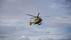 L'uomo è stato portato in ospedale con l'elisoccorso