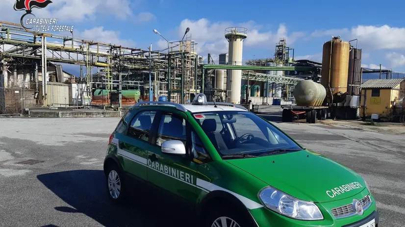 Una immagine fornita dai Carabinieri Forestale mostra il sequestro della Caffaro, storica azienda nel cuore della città dal 2003, Sito di interesse nazionale a Brescia, 9 febbraio 2021. ANSA/CARABINIERI EDITORIAL USE ONLY NO SALES
