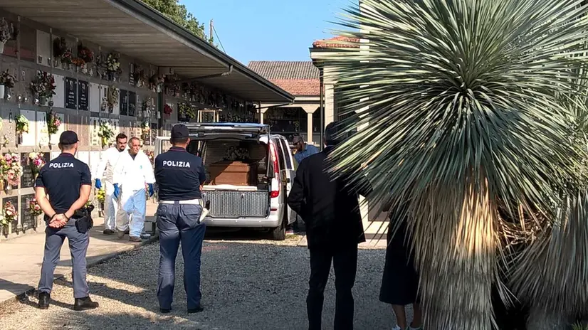 Carabiniere ucciso 31 anni fa - la riesumazione di Pier Paolo Minguzzi ad Alfonsine (Ravenna)