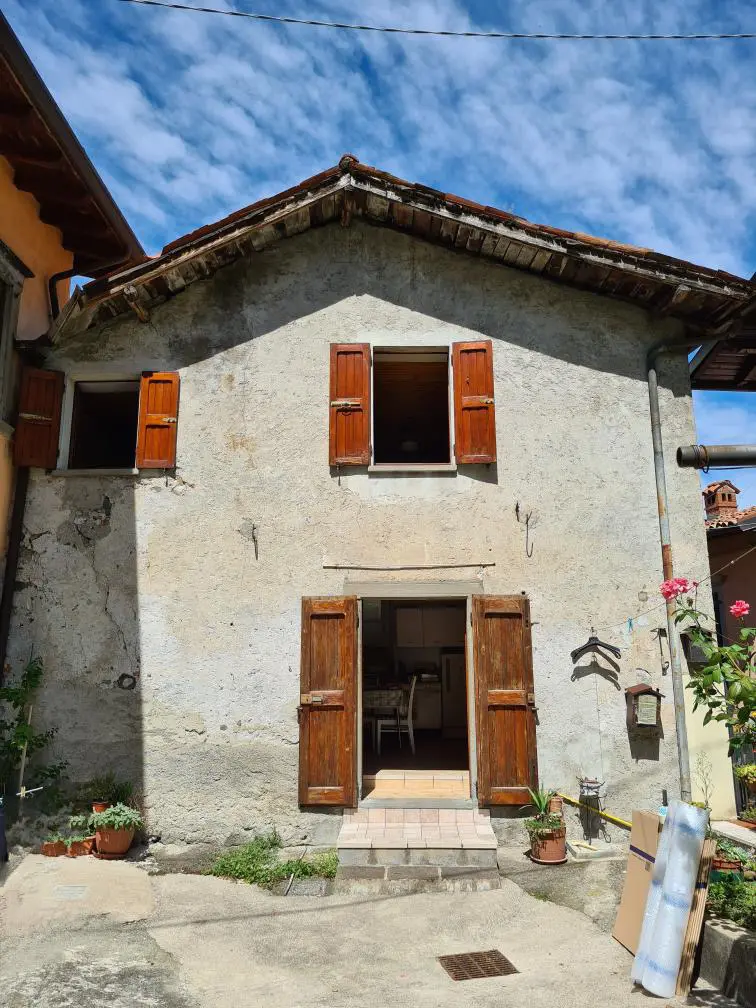 La coppia e la loro casa a Toline di Pisogne