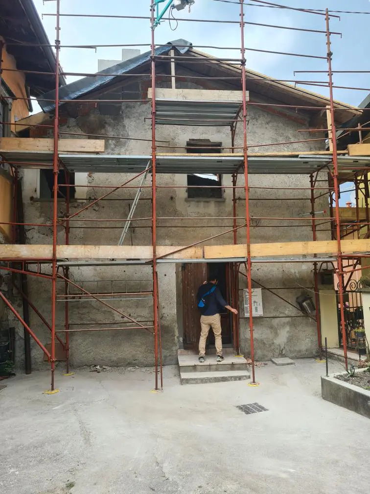 La coppia e la loro casa a Toline di Pisogne