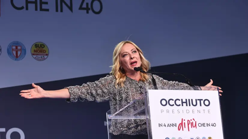 La presidente del Consiglio e leader di Fratelli d'Italia Giorgia Meloni chiude il comizio del centrodestra per la ricandidatura di Roberto Occhiuto alla presidenza della Calabria, Lamezia Terme, 30 settembre 2025 ANSA / Salvatore Monteverde
