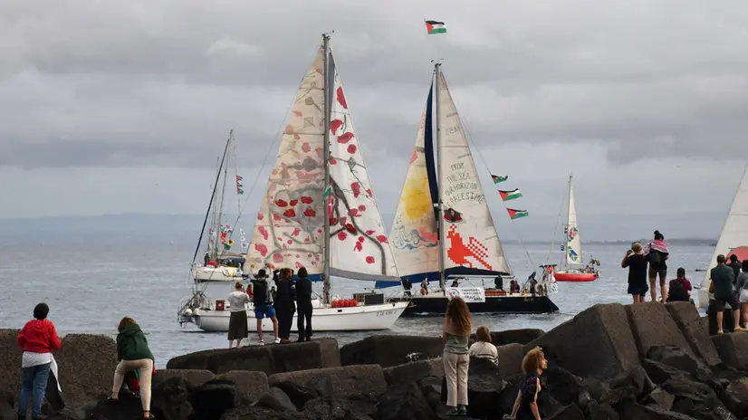 epa12410901 A flotilla of boats leaves the port of San Giovanni Li Cuti in Catania, Sicily, southern Italy, 27 September 2025. The Freedom Flotilla Coalition (FFC) and Thousand Madleens to Gaza (TMTG) announced the launch of a flotilla to Gaza of 10 boats from Catania, with dozens on board. EPA/ORIETTA SCARDINO