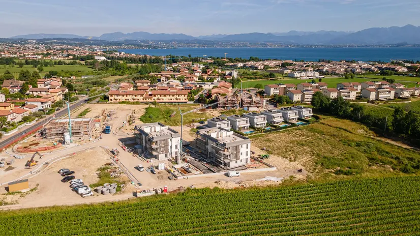 Una delle edificazioni più recenti a Desenzano - Foto New Reporter Nicoli © www.giornaledibrescia.it