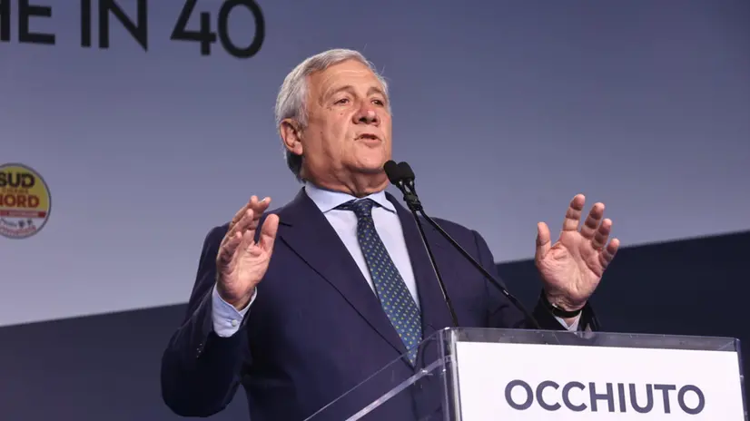 Il ministro degli Affari Esteri e della Cooperazione Internazionale e leader di Forza Italia, Antonio Tajani, al comizio del centrodestra a Lamezia Terme a sostegno della ricandidatura di Roberto Occhiuto alla presidenza della Calabria, 30 settembre 2025. ANSA/SALVATORE MONTEVERDE
