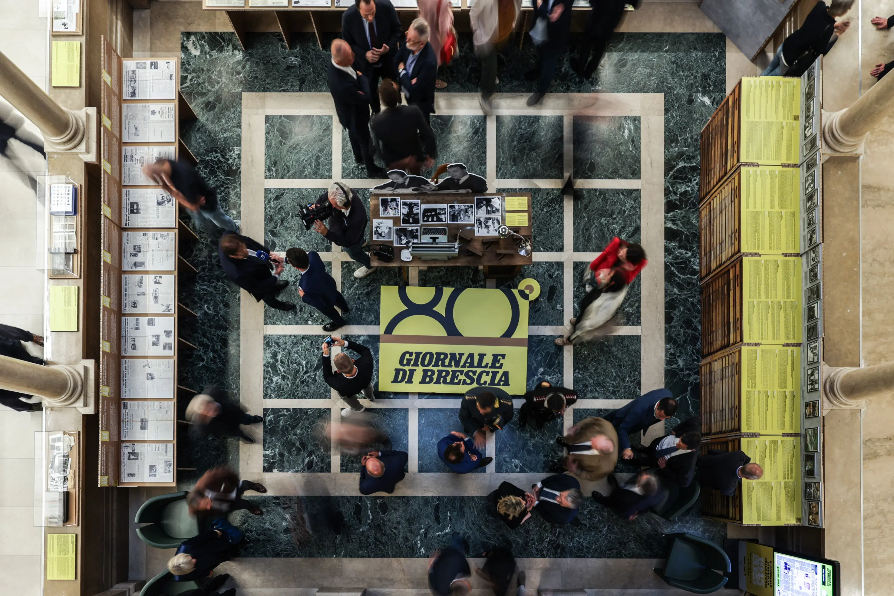 L'inaugurazione della mostra «Il Giornale di Brescia nella storia. 1945-2025. Sguardi su Brescia e sull'Italia»