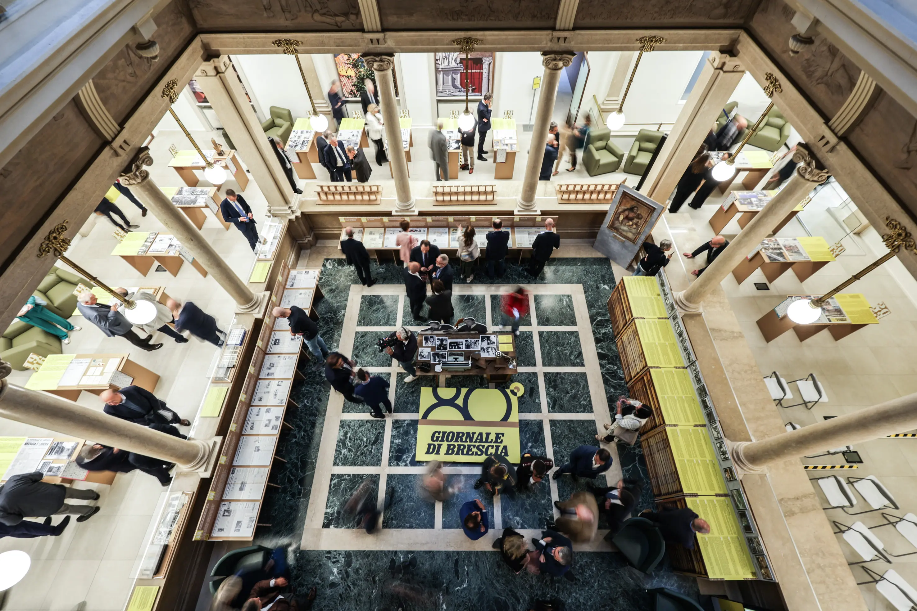 L'inaugurazione della mostra «Il Giornale di Brescia nella storia. 1945-2025. Sguardi su Brescia e sull'Italia»