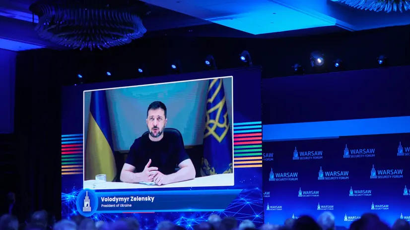 epaselect epa12414071 Ukrainian President Volodymyr Zelensky (on the screen) speaks during the opening debate of the Warsaw Security Forum in Warsaw, Poland, 29 September 2025. The two-day international conference is dedicated to European and global security and is attended by politicians, military officials, and security experts from 80 countries at the DoubleTree by Hilton Hotel in Warsaw. EPA/LESZEK SZYMANSKI POLAND OUT