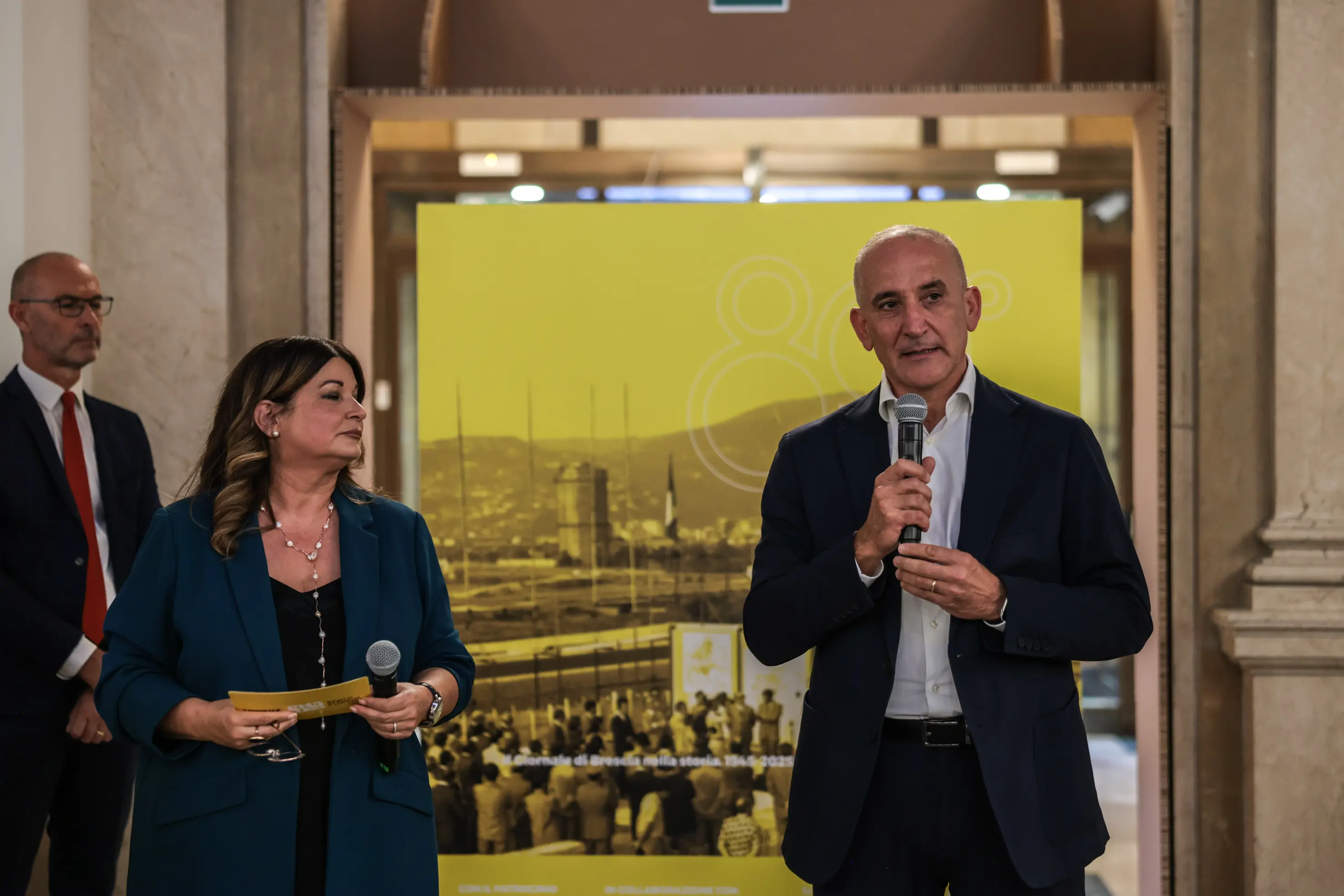 L'inaugurazione della mostra «Il Giornale di Brescia nella storia. 1945-2025. Sguardi su Brescia e sull'Italia»