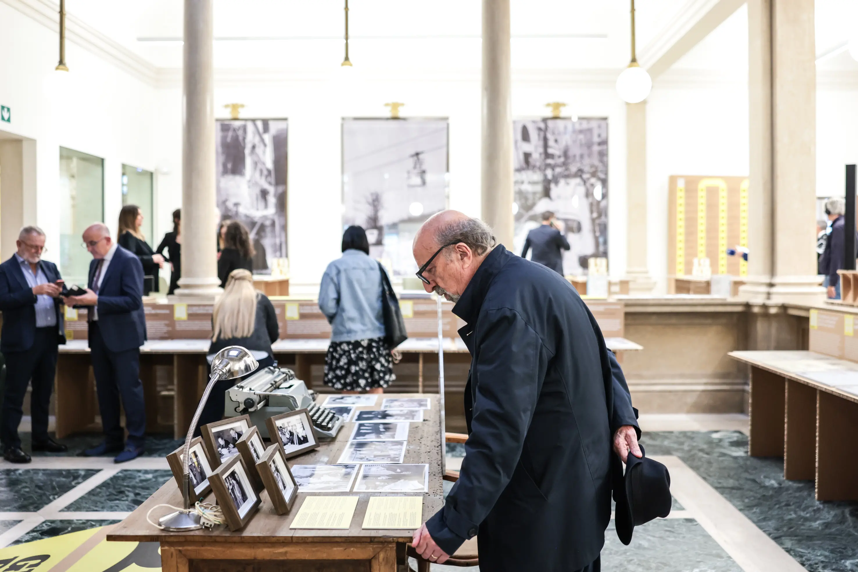 «Sguardi su Brescia e sull'Italia»: l'allestimento che racconta 80 anni di GdB