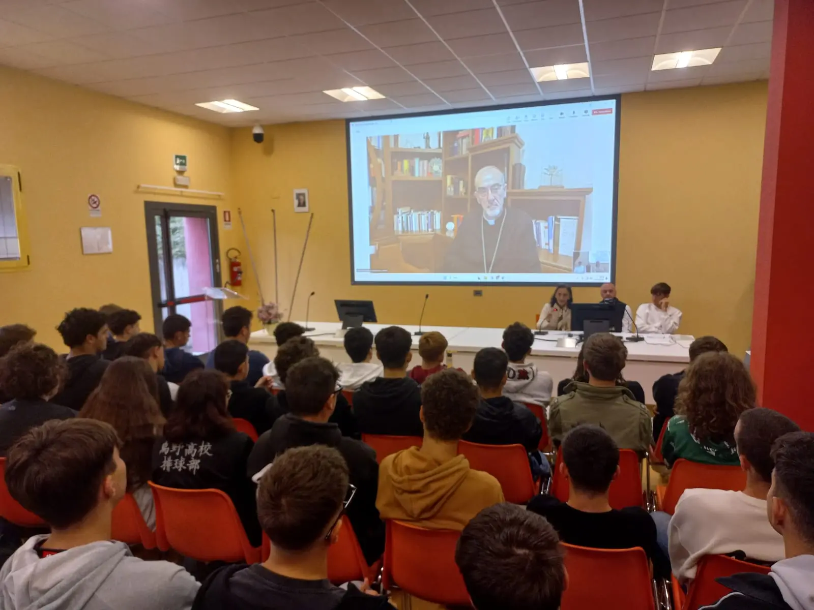 Il cardinale Pizzaballa collegato con gli studenti di Chiari