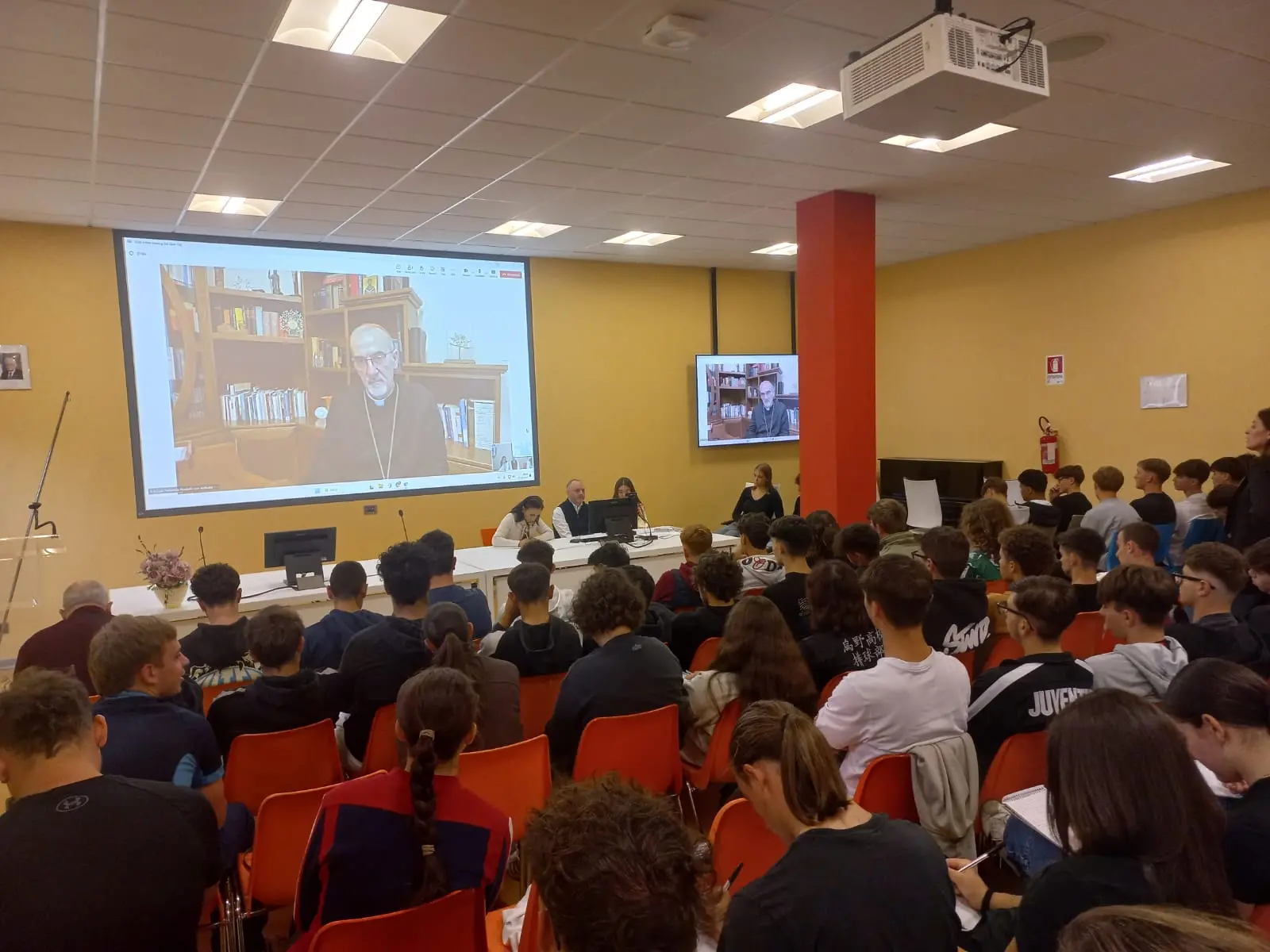 Il cardinale Pizzaballa collegato con gli studenti di Chiari