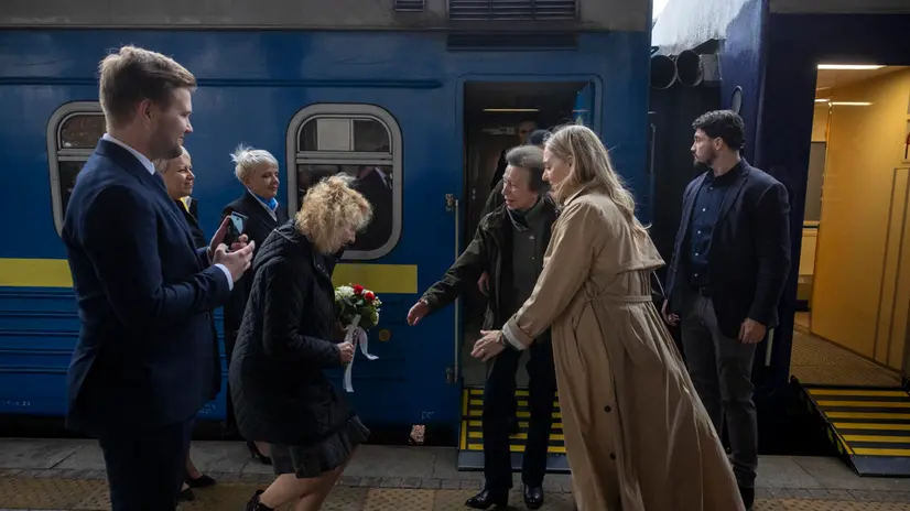 epa12418569 Britain's Anne (2R), Princess Royal, arrives at the train station in Kyiv, Ukraine, 30 September 2025, amid Russia’s attack on Ukraine. EPA/THOMAS PETER / POOL