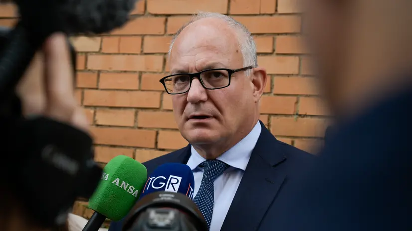Il sindaco di Roma, Roberto Gualtieri, durante l’Assemblea Capitolina straordinaria nel carcere di Rebibbia, Roma, 23 settembre 2025. ANSA/RICCARDO ANTIMIANI