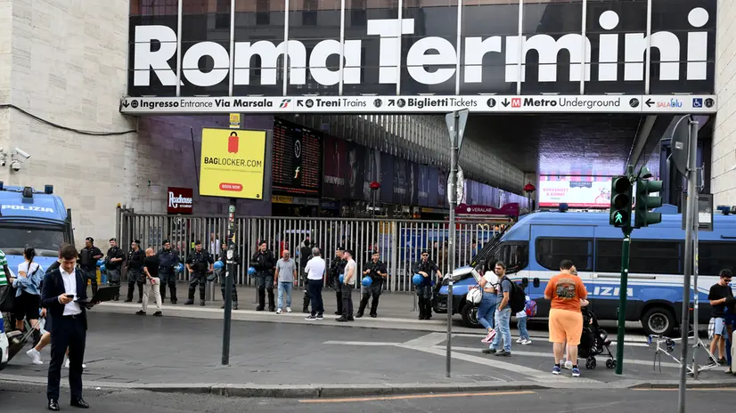 L’ingresso della stazione Termini a via Marsala chiusa su disposizione delle forze dell'ordine per una manifestazione indetta da Usb e realtà palestinesi, Roma, 22 settembre 2025. ANSA/ETTORE FERRARI