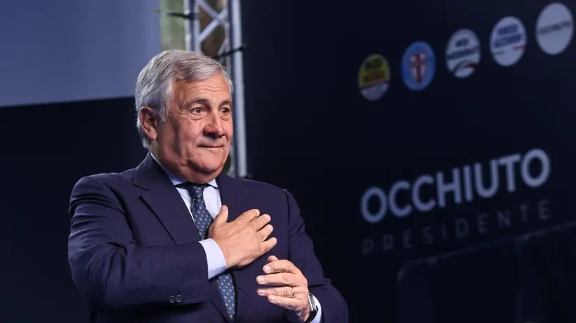 Il ministro degli Affari Esteri e della Cooperazione Internazionale e leader di Forza Italia, Antonio Tajani, al comizio del centrodestra a Lamezia Terme a sostegno della ricandidatura di Roberto Occhiuto alla presidenza della Calabria, 30 settembre 2025. ANSA/SALVATORE MONTEVERDE