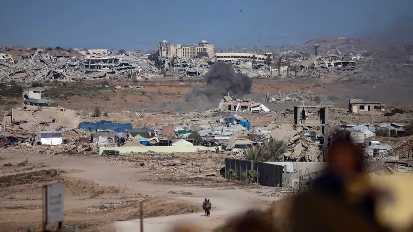 epa12420424 Smoke billows after Israeli airstrikes on the coastal area, northwest of Nuseirat refugee camp, as they are displaced southward from Wadi Gaza following an Israeli announcement of the closure of Al-Rashid road toward the north, Gaza Strip, 01 October 2025. More than 66,000 Palestinians have been killed in the Gaza Strip since October 2023, according to the Palestinian Ministry of Health, and about 1,200 Israelis have been killed since the launch of an Israeli military campaign in response to a cross-border attack by Hamas on 07 October 2023. EPA/HAITHAM IMAD