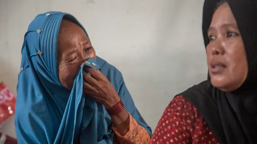 epa12419120 A relative weeps while waiting for news of her loved one as a rescue mission is underway at an Islamic boarding school in Sidoarjo, East Java, Indonesia, 01 October 2025. At least three people were killed and dozens feared trapped after a prayer hall collapsed while students were performing afternoon prayers at Al Khoziny Islamic Boarding School on 29 September. EPA/FULLY HANDOKO