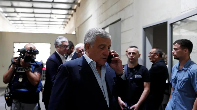 epa10916748 Italian Foreign Minister Antonio Tajani (C) during a visit to the command center of the city of Netivot, near border with the Gaza Strip, in southern Israel, 13 October 2023. The Italian Foreign Minister is on an official visit to Israel. EPA/ATEF SAFADI