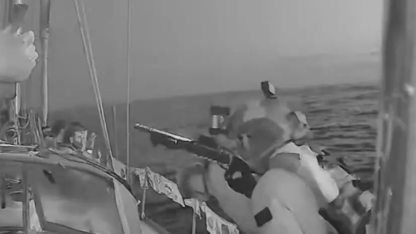 In un frame del video pubblicato sui social della Global Sumud Flotilla, il momento in cui le forze navali israeliane hanno abbordato la nave Oxygono in viaggio, insieme a altre imbarcazioni, per portare aiuti umanitari a Gaza, Roma 2 ottobre 2025. +++ USARE SOLO PER ILLUSTRARE OGGI LA NOTIZIA INDICATA NEL TITOLO - NON ARCHIVIARE – FOTO NON IN VENDITA - DA USARE SOLO PER FINI GIORNALISTICI - NPK+++