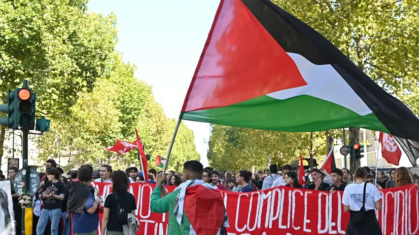Corteo pro pal torino 2 ottobre 2025 ANSA/ALESSANDRO DI MARCO
