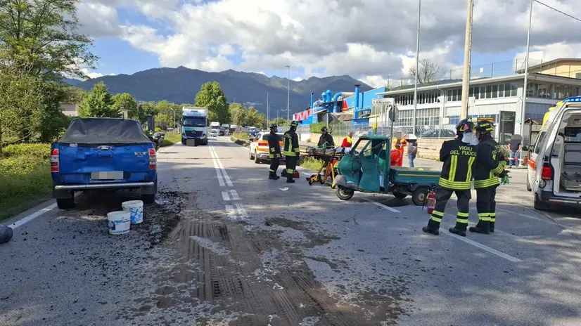 L'incidente tra l'ape e il pick-up a Preseglie