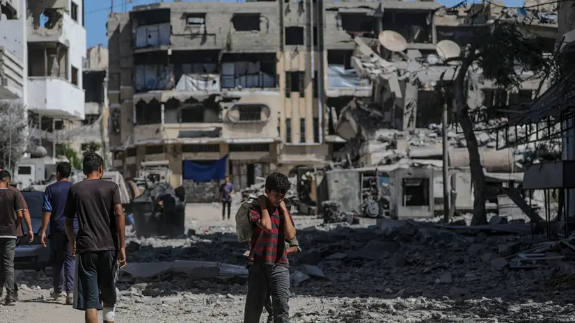 epa12416434 Palestinians walk through a destroyed area following Israeli airstrikes in Gaza City, Gaza Strip, 30 September 2025. More than 66,000 Palestinians have been killed in the Gaza Strip since October 2023, according to the Palestinian Ministry of Health, and about 1,200 Israelis have been killed since the launch of an Israeli military campaign in response to a cross-border attack by Hamas on 07 October 2023. EPA/MOHAMMED SABER