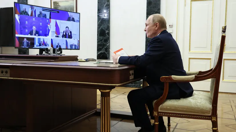 epa12420435 Russian President Vladimir Putin chairs a meeting with members of the Security Council via videoconference at the Kremlin in Moscow, Russia, 01 October 2025. EPA/ALEXANDER KAZAKOV / SPUTNIK / KREMLIN POOL MANDATORY CREDIT