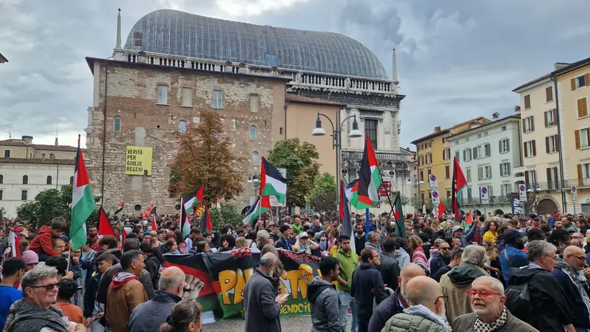 Il corteo ProPal a Brescia dello scorso 27 settembre - © www.giornaledibrescia.it