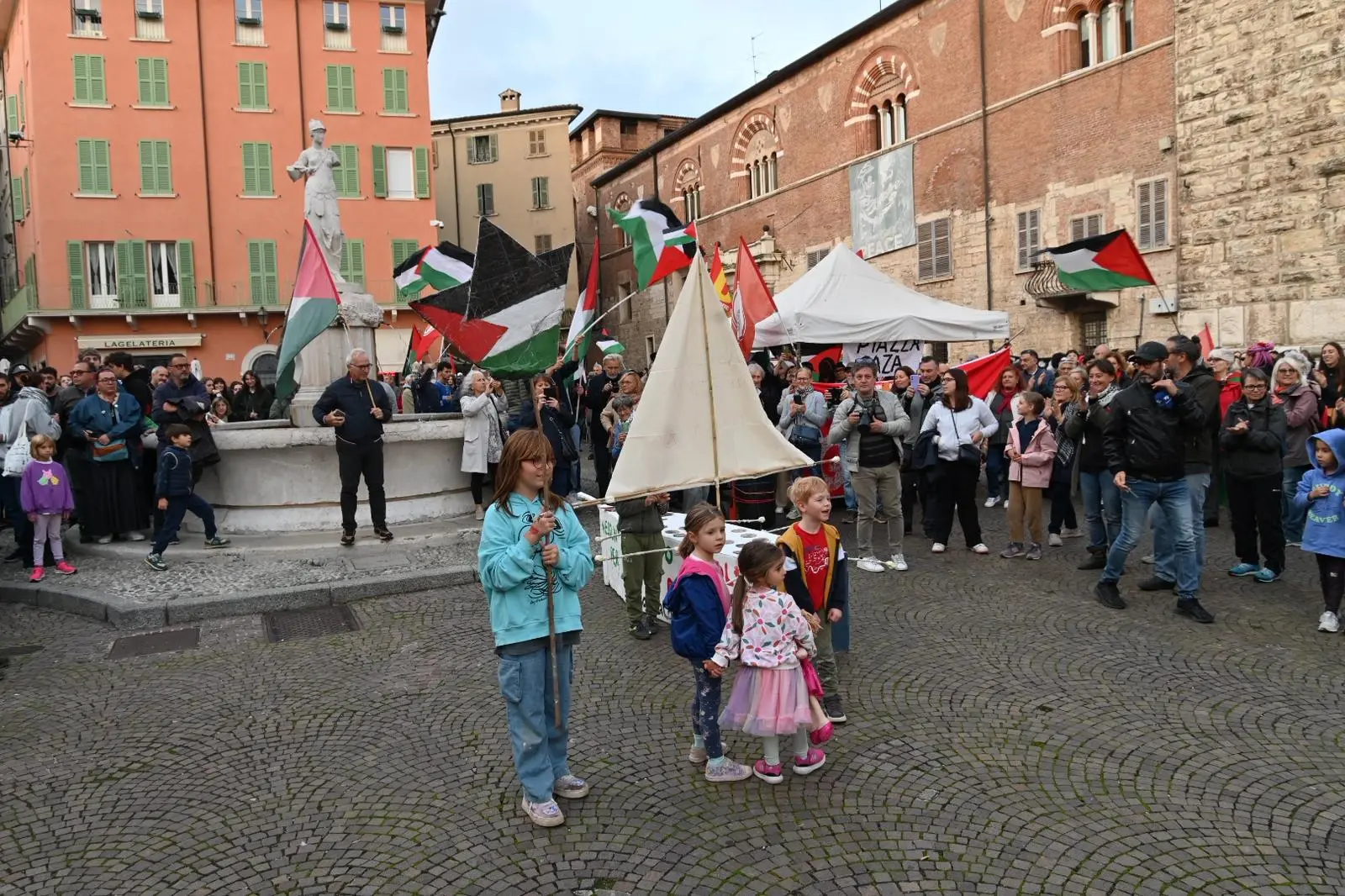 Il corteo ProPal a Brescia