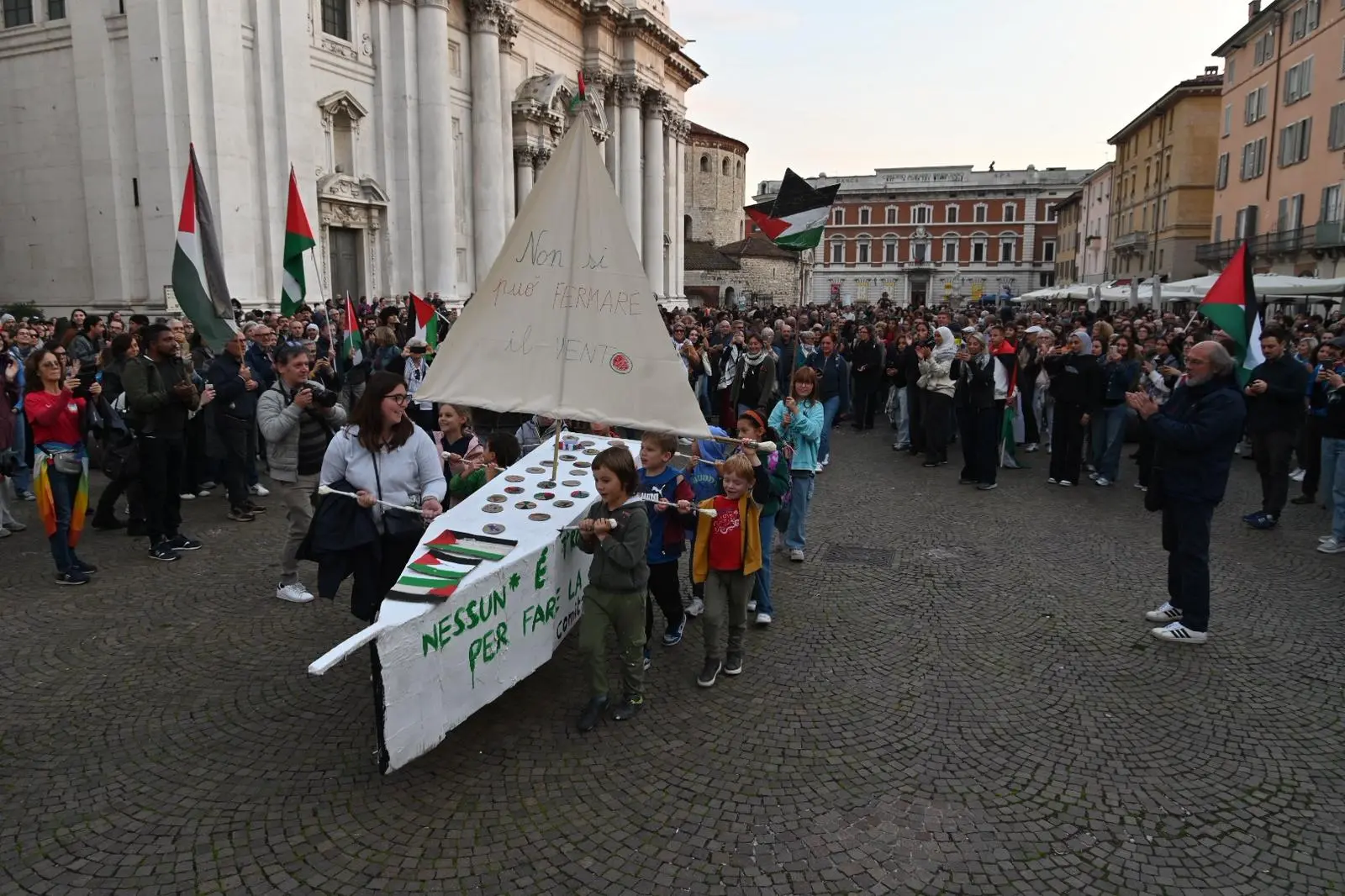 Il corteo ProPal a Brescia