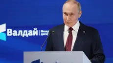 epa12424552 Russian President Vladimir Putin delivers a speech during a plenary session of the 22nd annual meeting of the Valdai Discussion Club in Sochi, Krasnodar region, Russia, 02 October 2025. EPA/MIKHAIL METZEL / SPUTNIK / KREMLIN POOL MANDATORY CREDIT