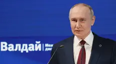 epa12424551 Russian President Vladimir Putin delivers a speech during a plenary session of the 22nd annual meeting of the Valdai Discussion Club in Sochi, Krasnodar region, Russia, 02 October 2025. EPA/MIKHAIL METZEL / SPUTNIK / KREMLIN POOL MANDATORY CREDIT