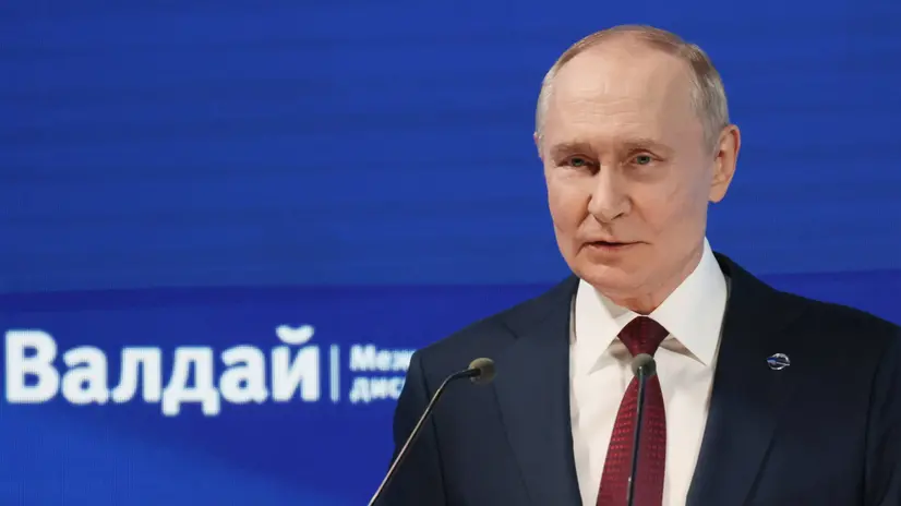 epa12424551 Russian President Vladimir Putin delivers a speech during a plenary session of the 22nd annual meeting of the Valdai Discussion Club in Sochi, Krasnodar region, Russia, 02 October 2025. EPA/MIKHAIL METZEL / SPUTNIK / KREMLIN POOL MANDATORY CREDIT