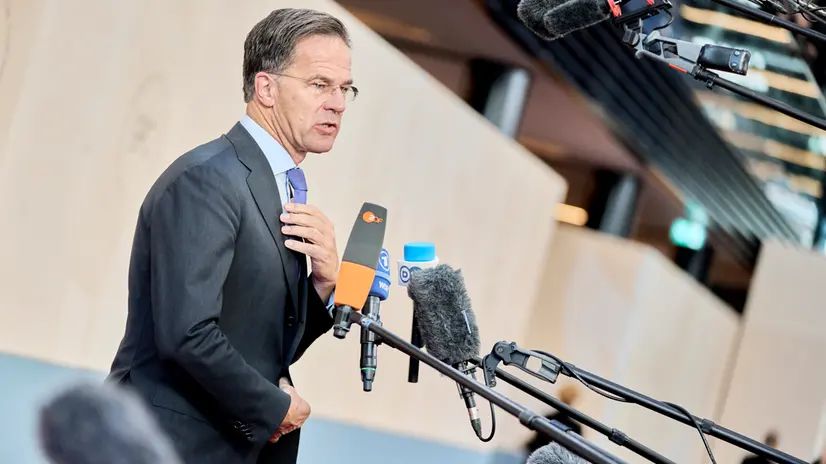 epa12423883 NATO Secretary General Mark Rutte speaks to the media upon arrival for the 7th meeting of the European Political Community (EPC) in Copenhagen, Denmark, 02 October 2025. The summit, bringing together leaders from across the continent, will focus on defense and support for Ukraine, the security situation in Europe, including economic security and migration. EPA/THOMAS TRAASDAHL DENMARK OUT