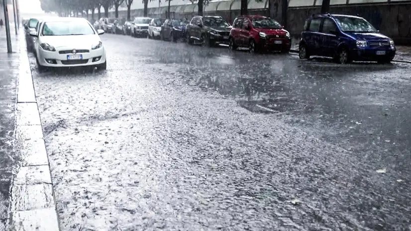 Il maltempo a Torino nel pomeriggio del 14 agosto 2024 ha colpito maggiormente la zona Lingotto, dove le strade si solo allagate diventando veri fiumi. Vento, pioggia e grandine hanno causato disagi ANSA/JESSICA PASQUALON