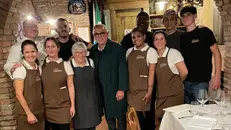 Bruno Barbieri con lo staff della trattoria Porteri