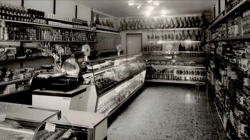 L’interno del negozio negli anni ’60 prima della ristrutturazione